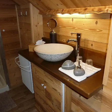 Le Piou Bed & Breakfast 3*